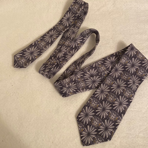 Vintage Gianni Versace medusa men silk tie - Picture 7 of 11
